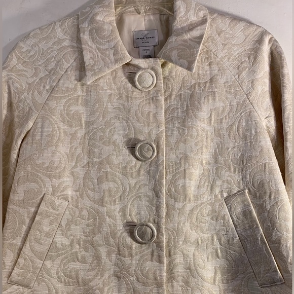 Stunning Emma James Petite Metallic Blazer, Size: 4P, & Color: Cream/Light Gold - Picture 4 of 16